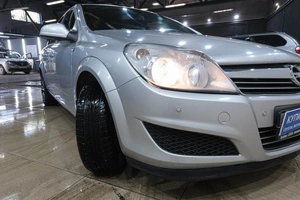 Седан Opel Astra 2010 года, 749000 рублей, Новокузнецк