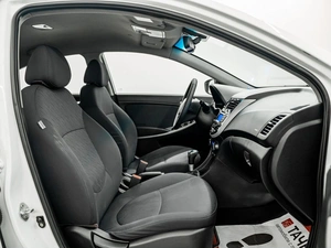 Седан Hyundai Solaris 2013 года, 1000000 рублей, Красноярск