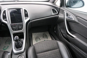 Хетчбэк Opel Astra GTC 2012 года, 899000 рублей, Красноярск