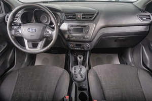 Седан Kia Rio 2012 года, 929000 рублей, Томск