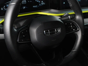 Внедорожник Geely Coolray 2023 года, 1999000 рублей, Красный Пахарь