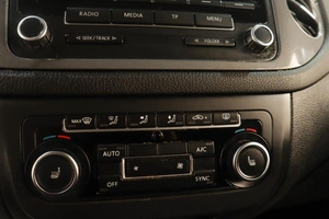Внедорожник Volkswagen Tiguan 2012 года, 1249000 рублей, Челябинск