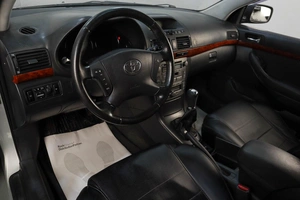 Седан Toyota Avensis 2005 года, 619000 рублей, Челябинск