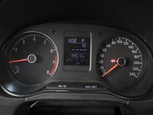 Седан Volkswagen Polo 2017 года, 1050000 рублей, Омск