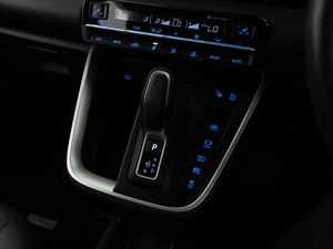 Минивэн Toyota Voxy 2022 года, 3547077 рублей, Москва