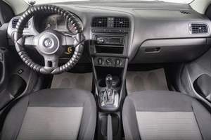 Седан Volkswagen Polo 2011 года, 749000 рублей, Томск