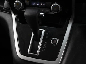 Минивэн Nissan Serena 2018 года, 1930000 рублей, Омск