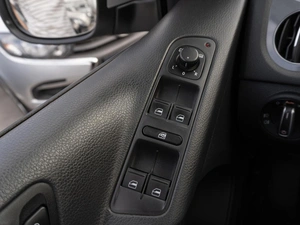 Внедорожник Volkswagen Tiguan 2011 года, 1299000 рублей, Саратов