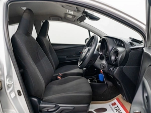 Хетчбэк Toyota Vitz 2018 года, 980000 рублей, Красноярск