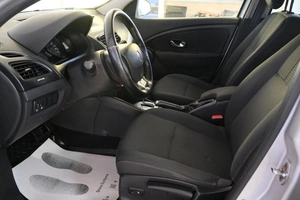 Седан Renault Fluence 2011 года, 749000 рублей, Омск