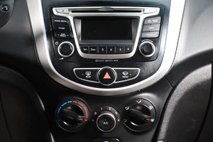 Седан Hyundai Solaris 2016 года, 799000 рублей, Новосибирск