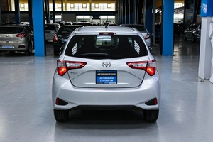 Хетчбэк Toyota Vitz 2017 года, 958000 рублей, Солонцы