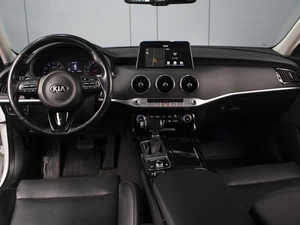 Лифтбек Kia Stinger 2019 года, 2930000 рублей, Омск