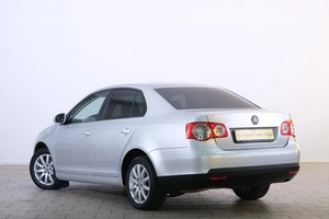 Седан Volkswagen Jetta 2006 года, 599000 рублей, Омск