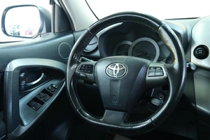 Внедорожник Toyota RAV4 2010 года, 1499000 рублей, Омск