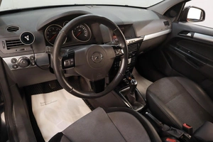 Хетчбэк Opel Astra 2011 года, 659000 рублей, Челябинск