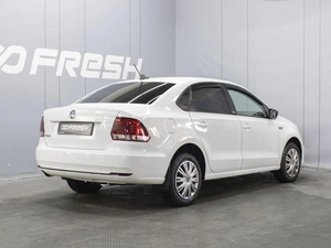 Седан Volkswagen Polo 2017 года, 1050000 рублей, Омск