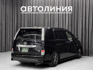 Минивэн Toyota Isis 2012 года, 1270000 рублей, Красноярск
