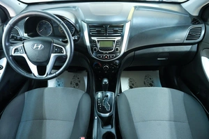 Седан Hyundai Solaris 2013 года, 969000 рублей, Омск