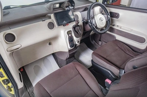Минивэн Toyota Spade 2014 года, 1479000 рублей, Томск