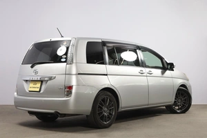 Минивэн Toyota Isis 2012 года, 1389000 рублей, Новосибирск