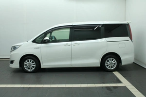 Минивэн Toyota Noah 2017 года, 2490000 рублей, Красноярск