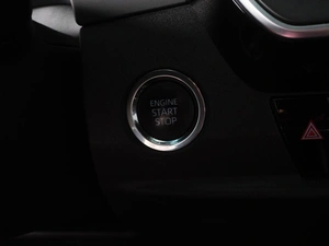 Седан Toyota Camry 2024 года, 3557000 рублей, Красный Пахарь