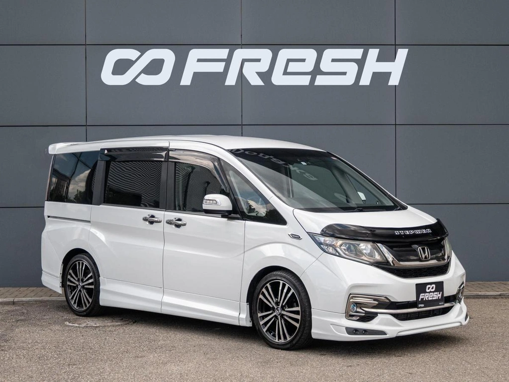 Минивэн Honda Stepwgn 2015 года, 2170000 рублей, Краснодар