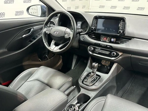 Хетчбэк Hyundai i30 2018 года, 1695200 рублей, Красноярск