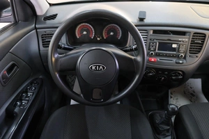 Седан Kia Rio 2011 года, 829000 рублей, Омск