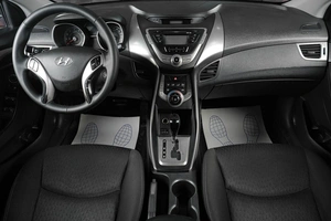 Седан Hyundai Elantra 2012 года, 1379000 рублей, Тюмень