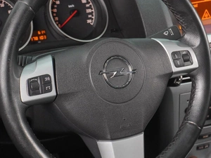 Седан Opel Astra 2011 года, 619000 рублей, Воронеж