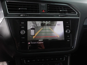 Внедорожник Volkswagen Tiguan 2017 года, 2680000 рублей, Красный Пахарь