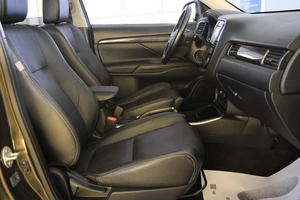 Внедорожник Mitsubishi Outlander 2017 года, 1999000 рублей, Омск