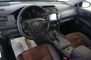 Седан Toyota Camry 2014 года, 1999000 рублей, Омск