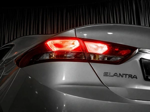 Седан Hyundai Elantra 2018 года, 1599000 рублей, Тюмень