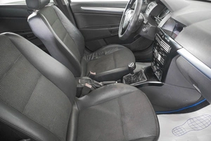 Седан Opel Astra 2008 года, 749000 рублей, Кемерово