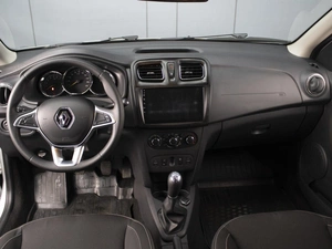 Седан Renault Logan 2019 года, 930000 рублей, Омск