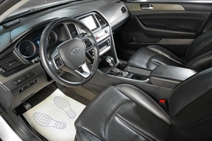 Седан Hyundai Sonata 2019 года, 2319000 рублей, Тюмень