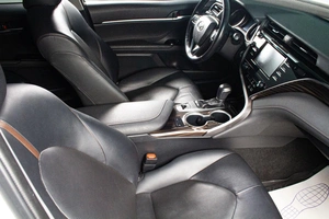 Седан Toyota Camry 2019 года, 3099000 рублей, Сургут