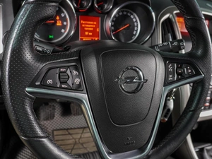 Хетчбэк Opel Astra 2012 года, 859000 рублей, Воронеж