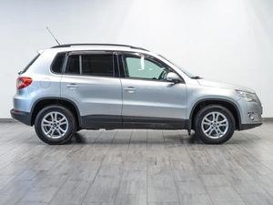 Внедорожник Volkswagen Tiguan 2011 года, 1199000 рублей, Саратов