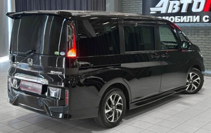 Минивэн Honda Stepwgn Spada 2017 года, 1897000 рублей, Красноярск