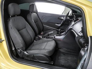 Хетчбэк Opel Astra GTC 2011 года, 869000 рублей, Воронеж