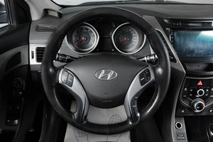 Седан Hyundai Elantra 2015 года, 959000 рублей, Тюмень