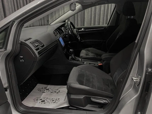 Хетчбэк Volkswagen Golf 2013 года, 1299000 рублей, Красноярск