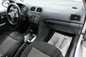 Седан Volkswagen Polo 2013 года, 859000 рублей, Омск