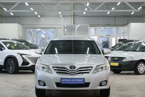 Седан Toyota Camry 2011 года, 1999000 рублей, Омск