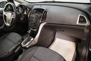 Хетчбэк Opel Astra 2013 года, 699000 рублей, Челябинск