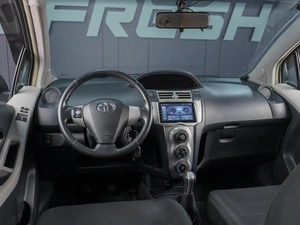 Хетчбэк Toyota Yaris 2008 года, 549000 рублей, Сургут